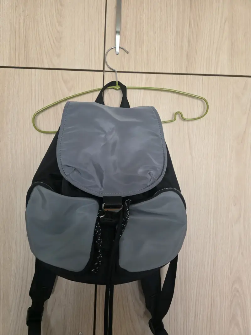 Mochila de cuero sintético azul y gris - 2
