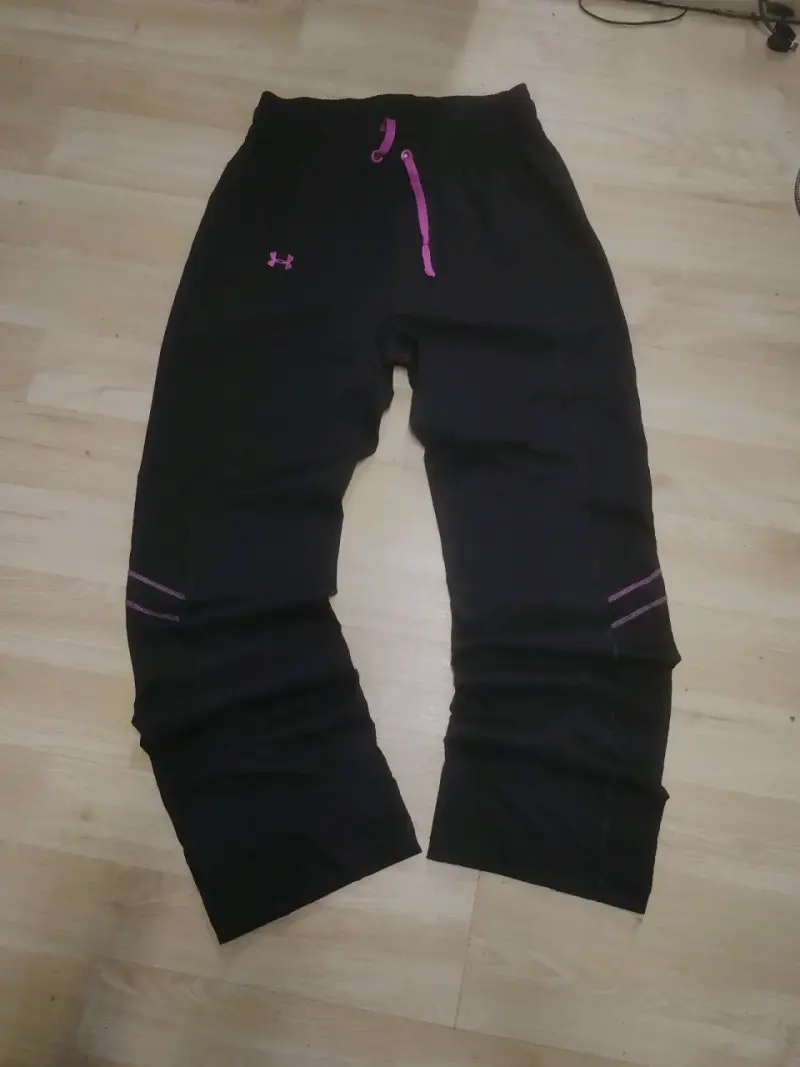 Pantalon deportivo negro Under Armour para muje - 1