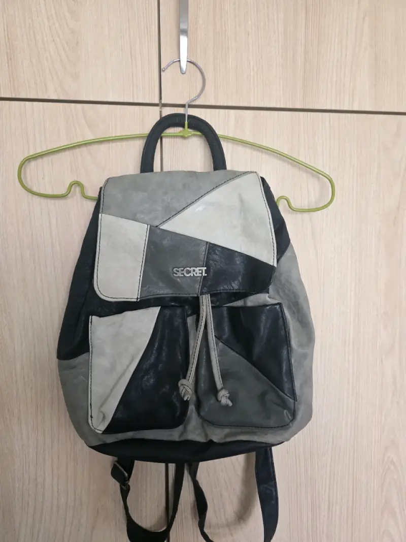Mochila de cuero sintético azul y gris - 4