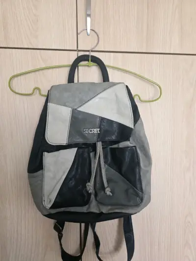 Mochila de cuero sintético azul y gris - miniatura 4