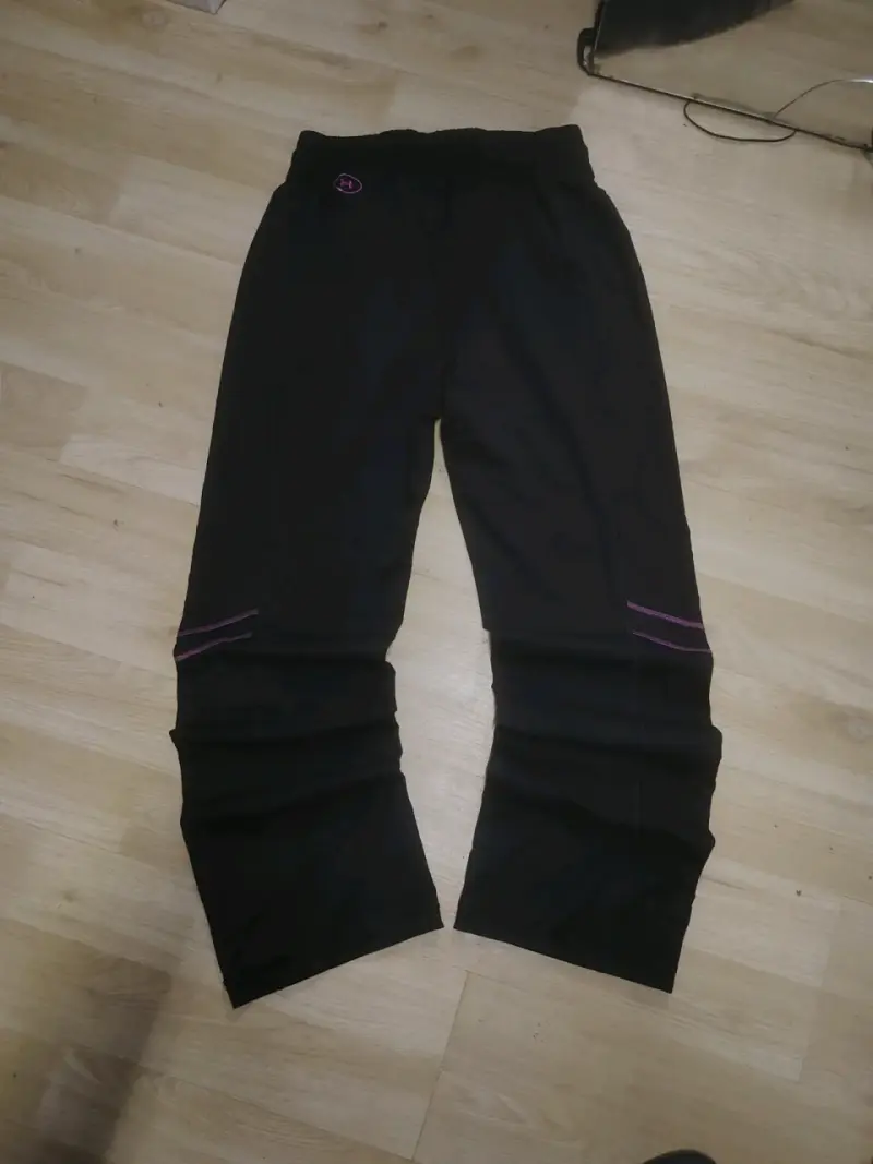 Pantalon deportivo negro Under Armour para muje - 2
