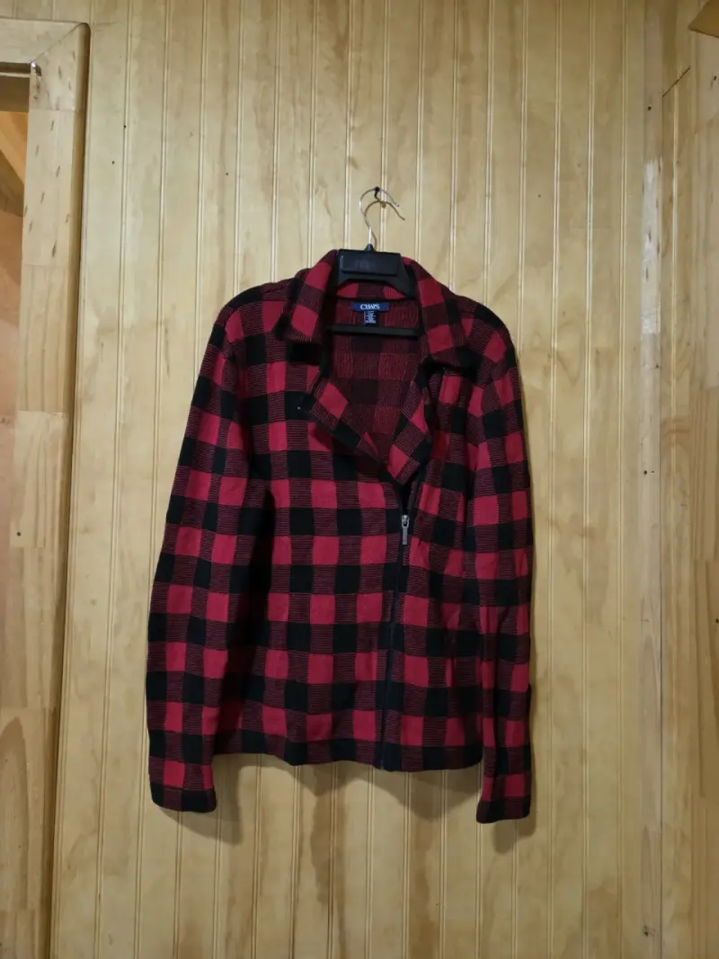 Chaqueta de cuadros rojos y negros para hombre