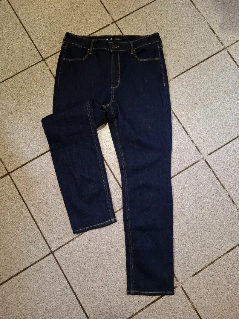 Jeans de mezclilla azul oscuro para mujer