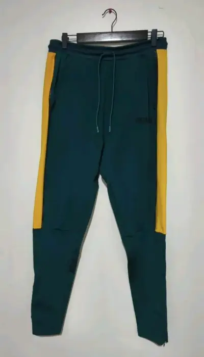 Pantalón deportivo Puma verde con franjas amarillas - miniatura 1