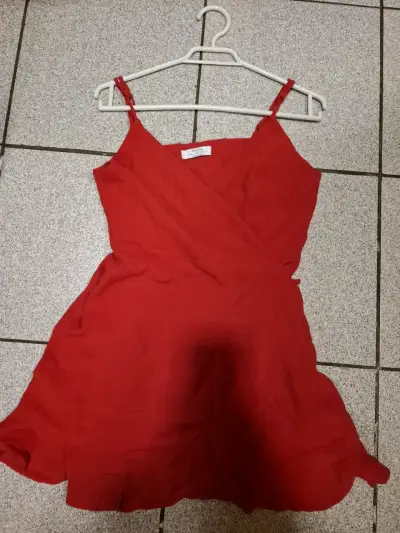 Vestido rojo Bershka talla L - miniatura 1