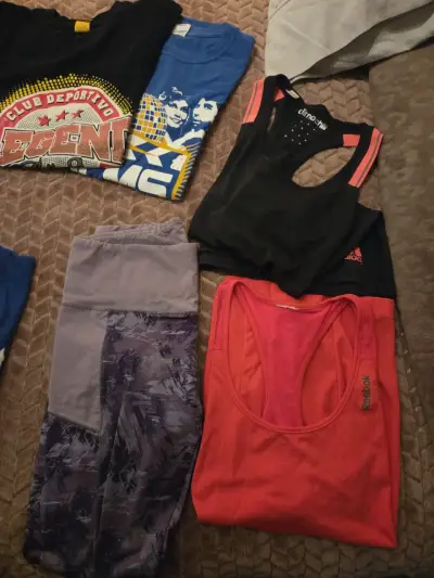 Lote de poleras deportivas y shorts - miniatura 6