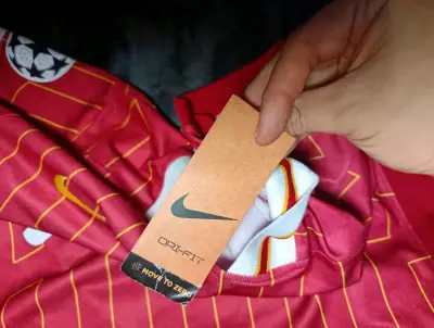 Camiseta Liverpool Roja Mohamed Salah - miniatura 5