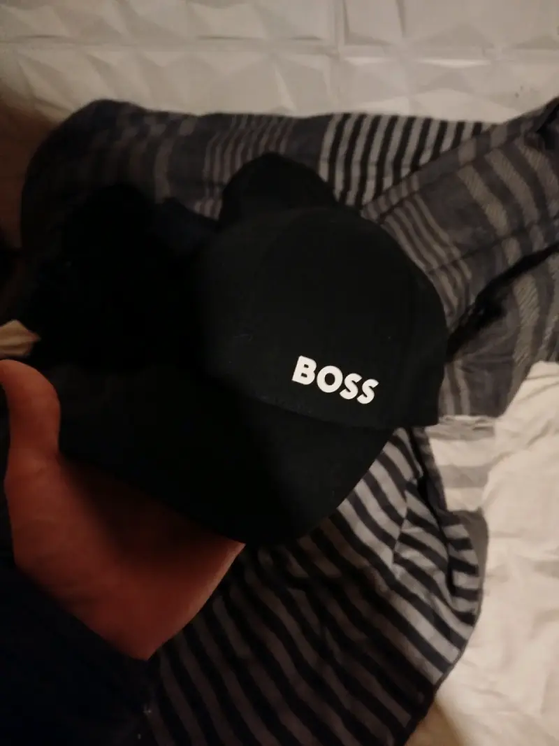 Gorra negra Boss estilo casual - 1