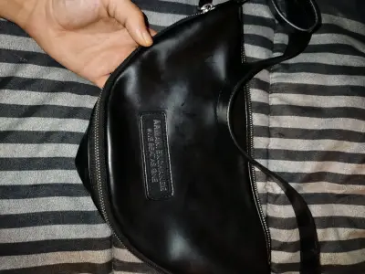Riñonera negra Armani Exchange en buen estado - miniatura 1