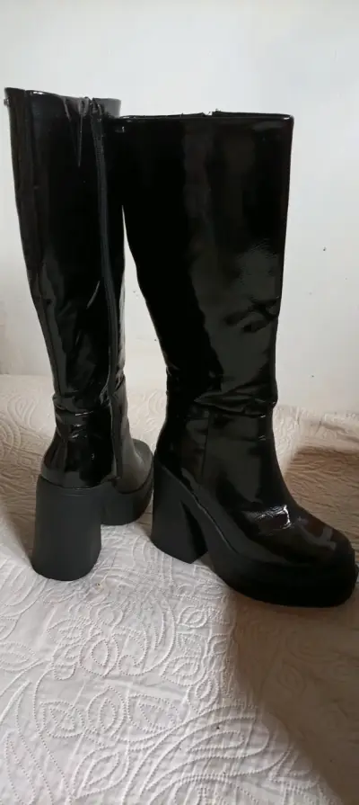 Botas negras de charol con plataforma - miniatura 1