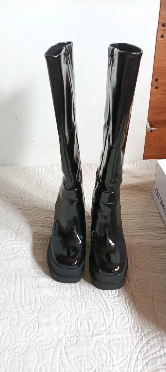 Botas negras de charol con plataforma - 2