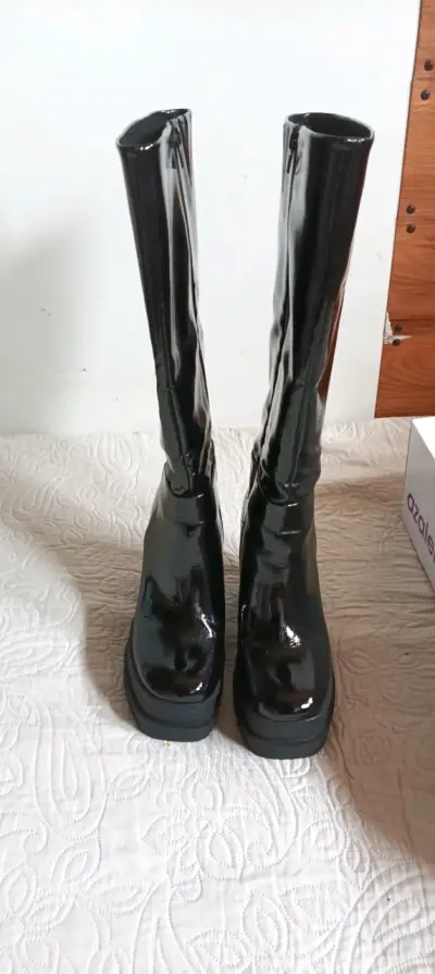 Botas negras de charol con plataforma - miniatura 2