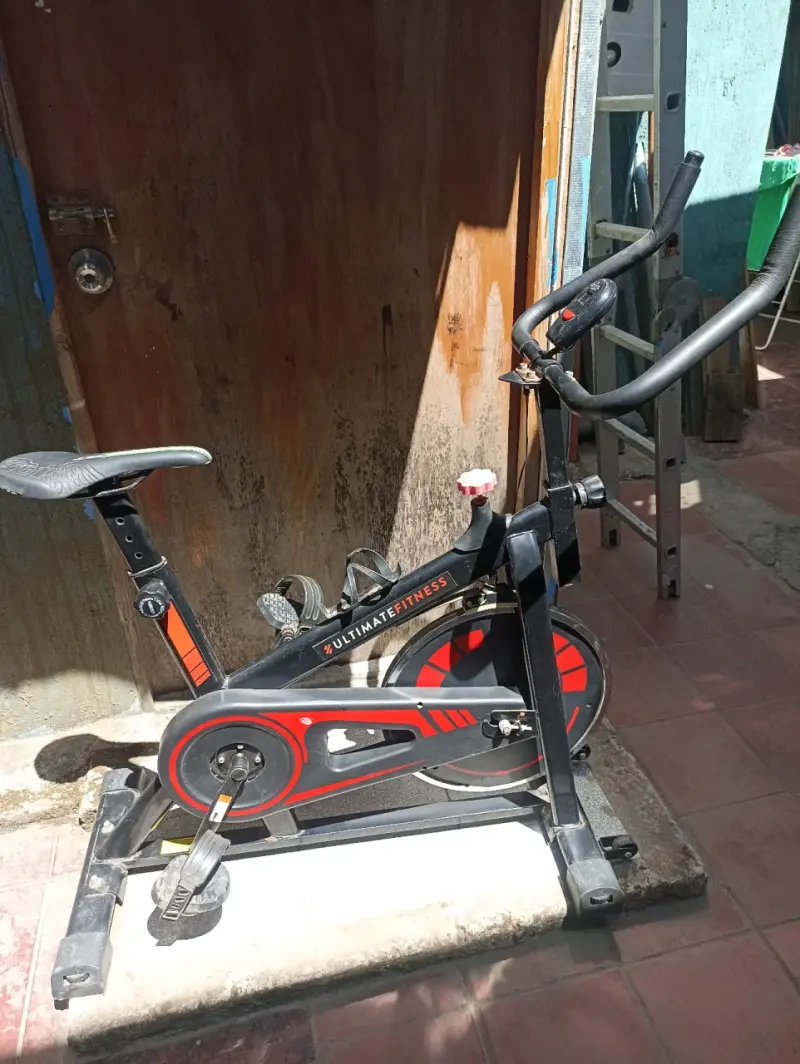 Bicicleta estática Ultimate Fitness para ejercicio - 3
