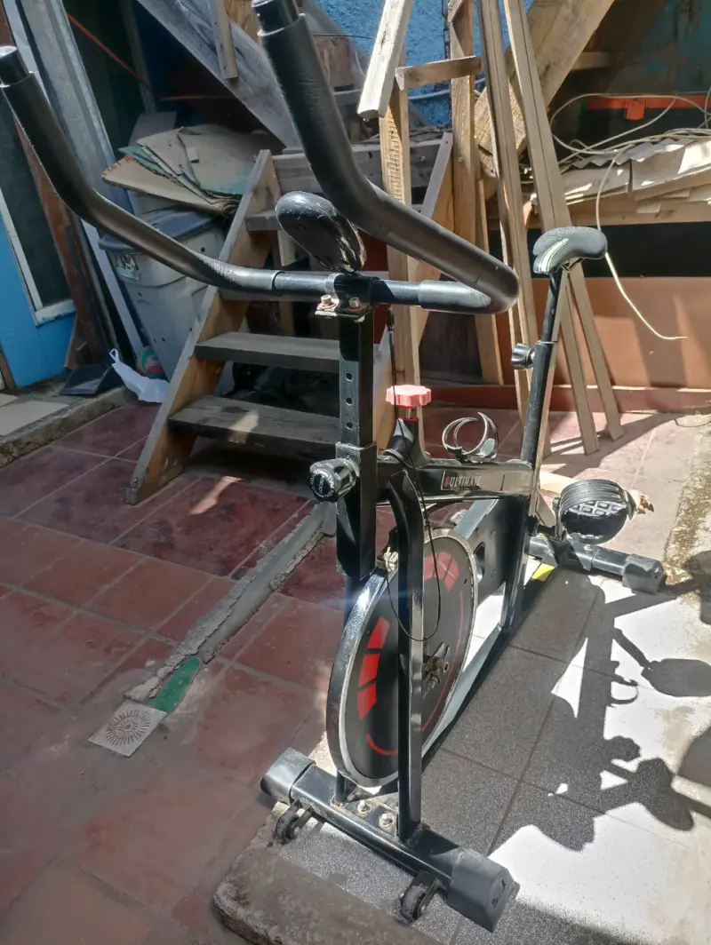 Bicicleta estática Ultimate Fitness para ejercicio - 4