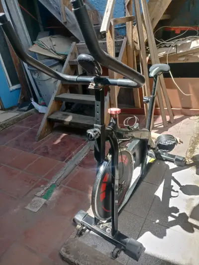 Bicicleta estática Ultimate Fitness para ejercicio - miniatura 4