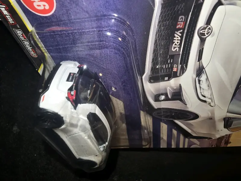 Hot Wheels Toyota GR Yaris Blanco 1:64 - 4