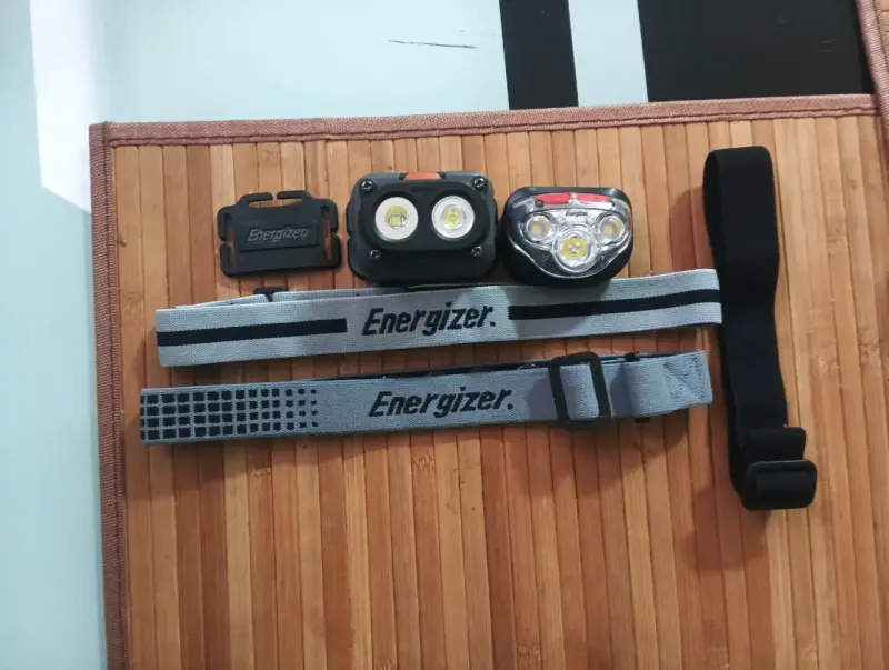 Linterna frontal Energizer con doble luz LED