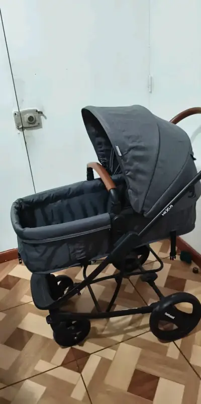 Coche de bebé Bebesit Nexus gris con capota - miniatura 1