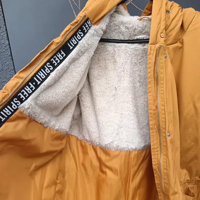 Parka amarilla con forro de lana sintética Free Spirit