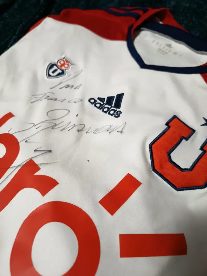 Camiseta Universidad de Chile Adidas autografiada
