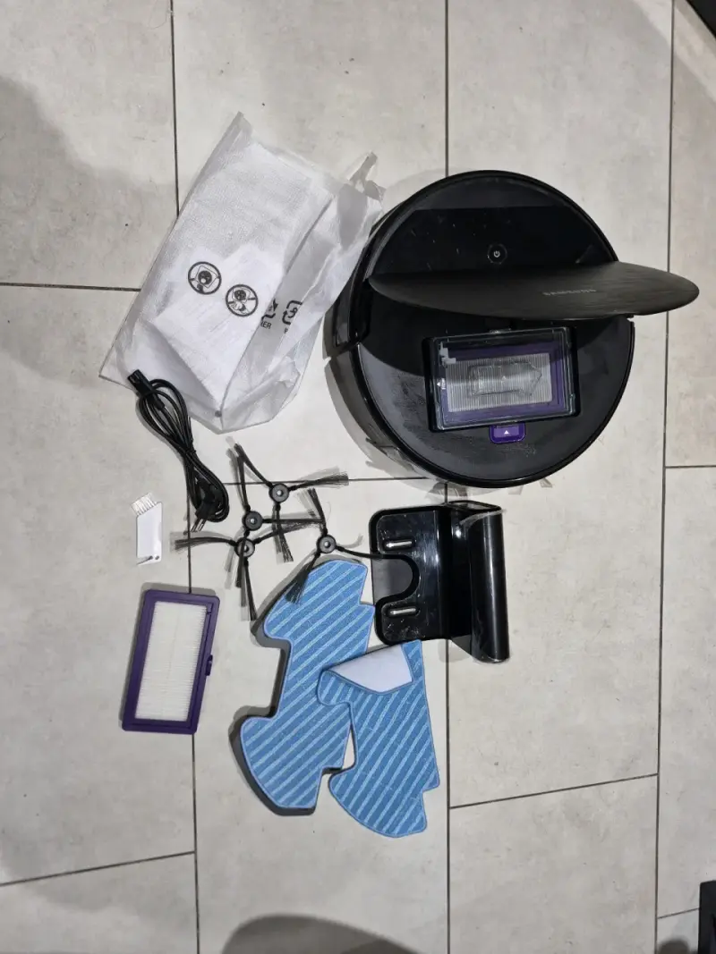 Robot aspirador Samsung con accesorios - 2