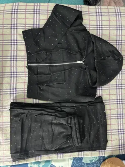 Conjunto de buzo con capucha para mujer - miniatura 1