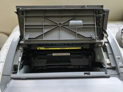 Impresora láser Canon LBP 3000 en buen estado - miniatura 2