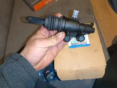 Cilindro Maestro de Embrague Ford ranger 3.2 - miniatura 4