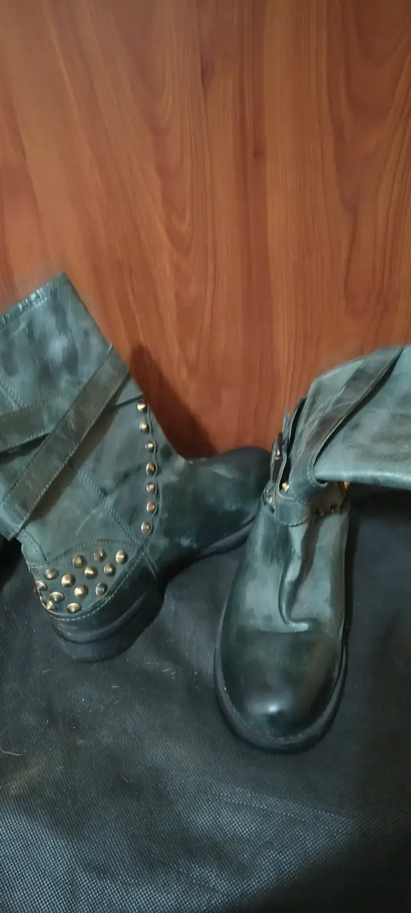 Botines de cuero verde con tachas - 2