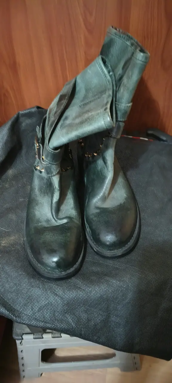 Botines de cuero verde con tachas - 4