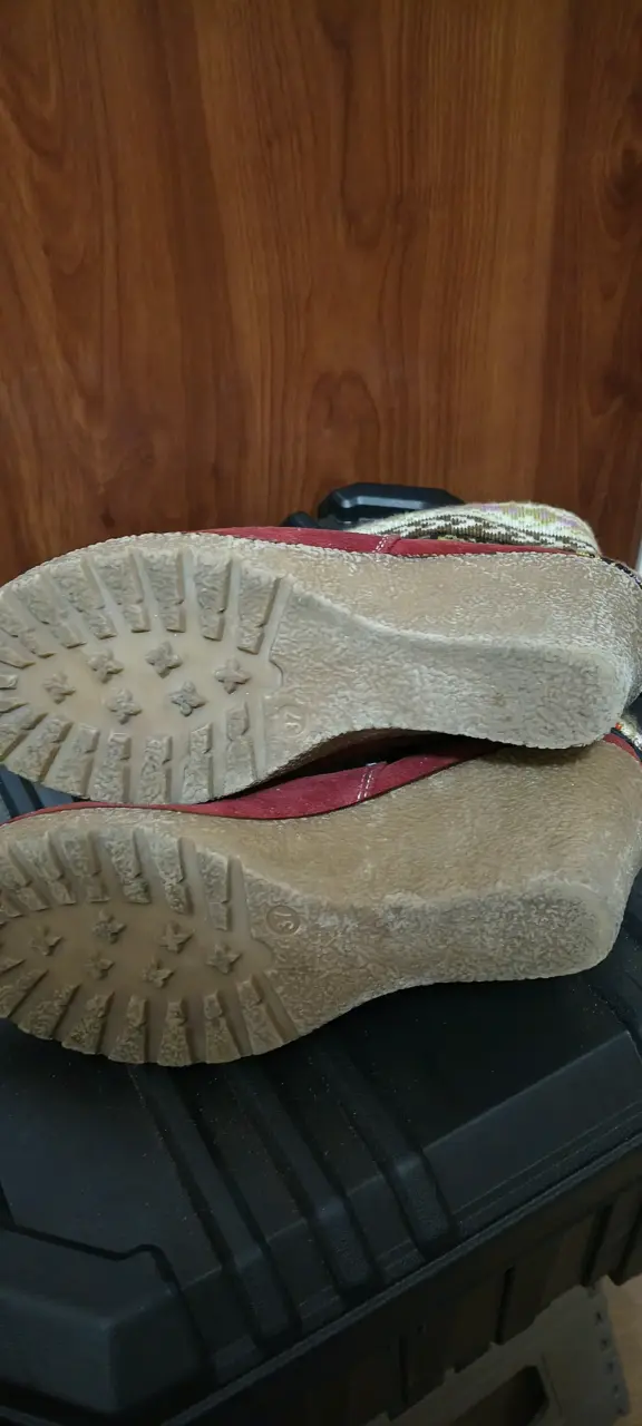 Botines rojos con diseño tejido étnico - 5