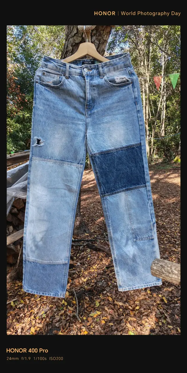 Jeans de mezclilla con diseño patchwork