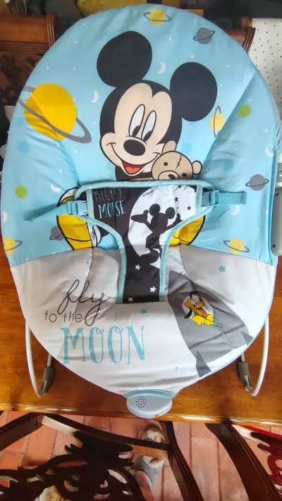 Silla mecedora para bebé Mickey Mouse - miniatura 1