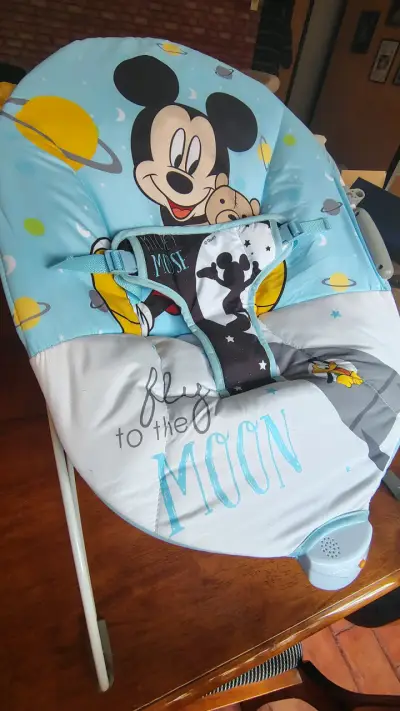 Silla mecedora para bebé Mickey Mouse - miniatura 2