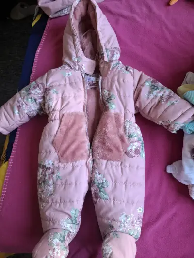 Enterito de invierno para bebé con diseño floral - miniatura 1