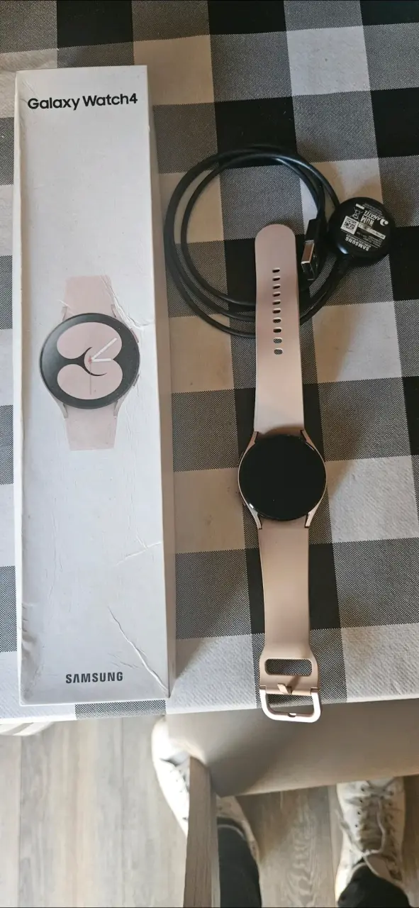 Samsung Galaxy Watch4 con cargador original
