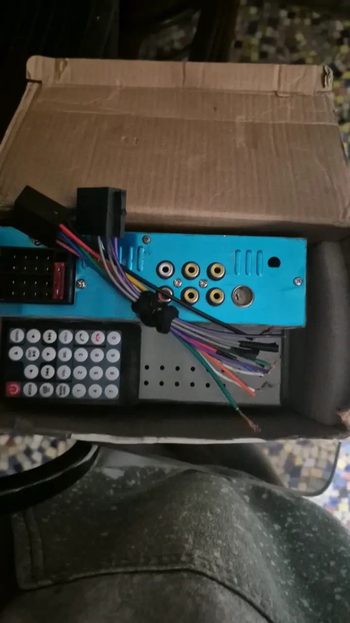 Radio para auto con pantalla táctil y Bluetooth - 1