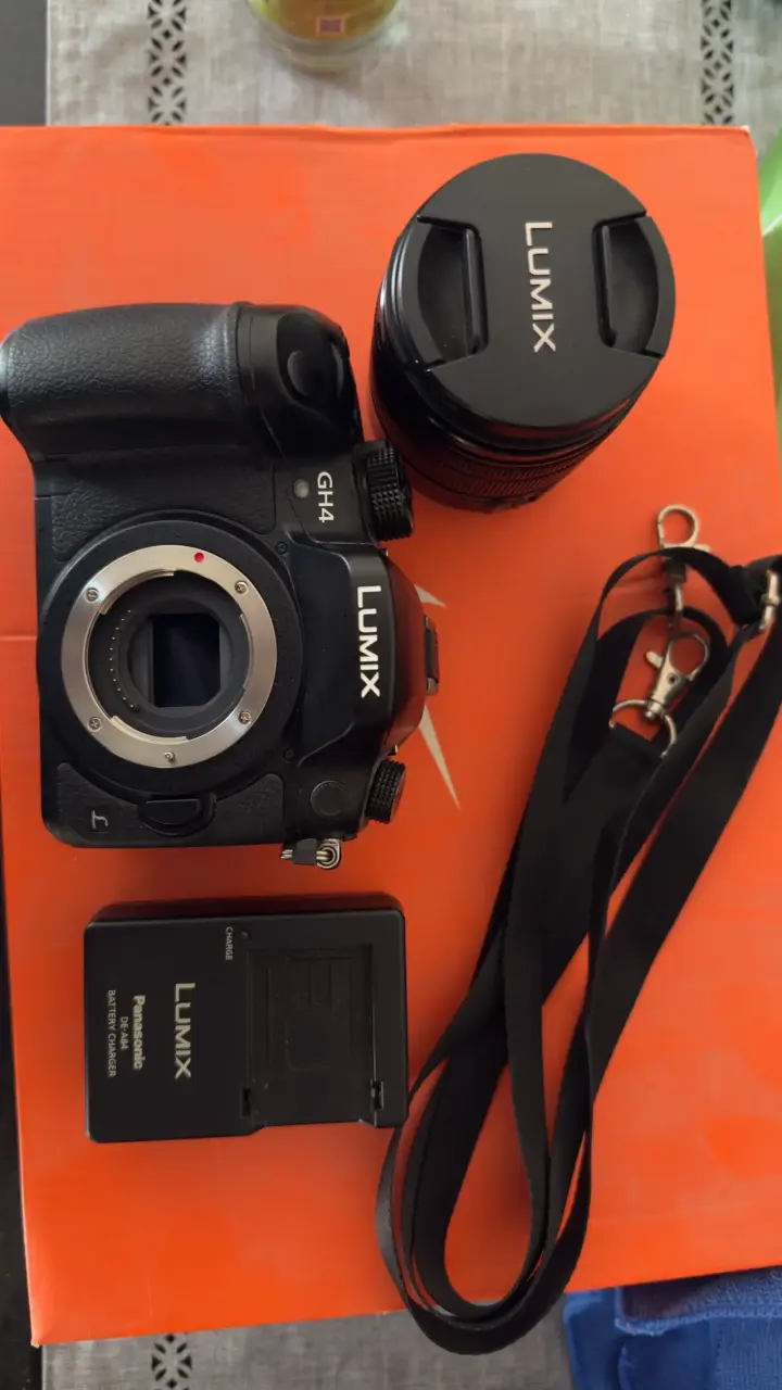 Cámara Panasonic Lumix DMC-GH4 con lente y cargador - 2
