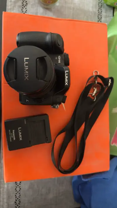 Cámara Panasonic Lumix DMC-GH4 con lente y cargador - miniatura 3