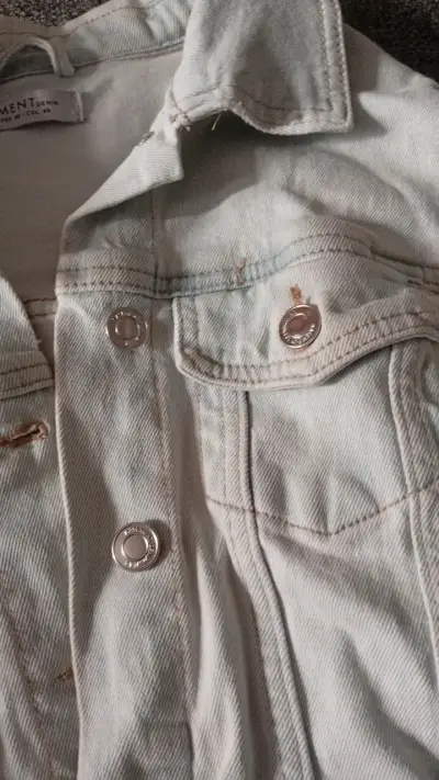Chaqueta de mezclilla clara elasticada para mujer - miniatura 3