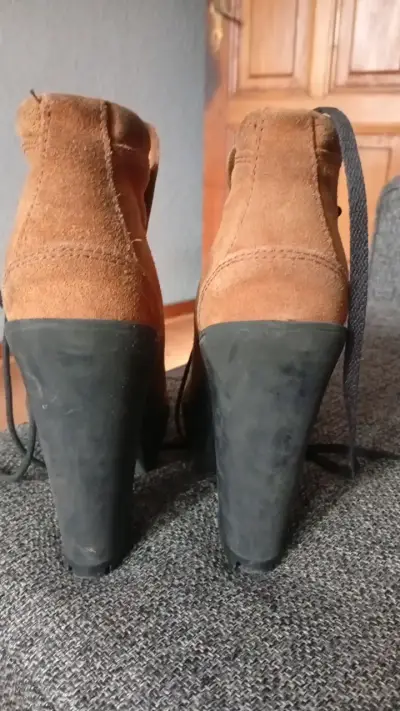 Botines de tacón alto color café para mujer - miniatura 3
