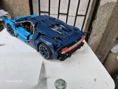 Lego Technic Bugatti Chiron - miniatura 2
