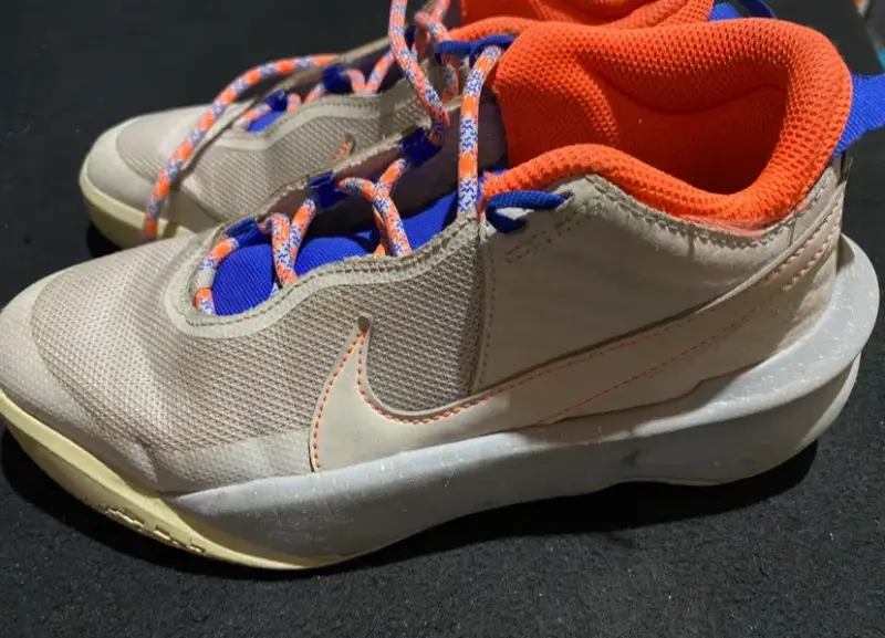 Zapatillas deportivas Nike gris  y naranja