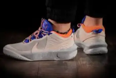 Zapatillas deportivas Nike gris  y naranja - miniatura 2