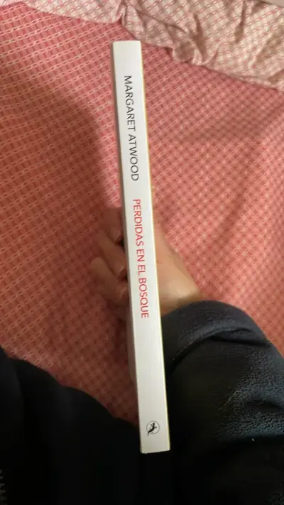 Libro 'Perdidas en el Bosque' de Margaret Atwood - miniatura 4