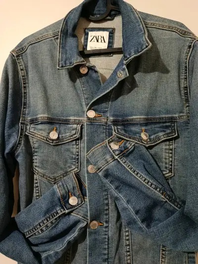 Chaqueta de mezclilla azul Zara para mujer - miniatura 4