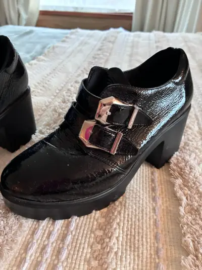 Mocasines zapato charol negro con hebillas gruesas - miniatura 3