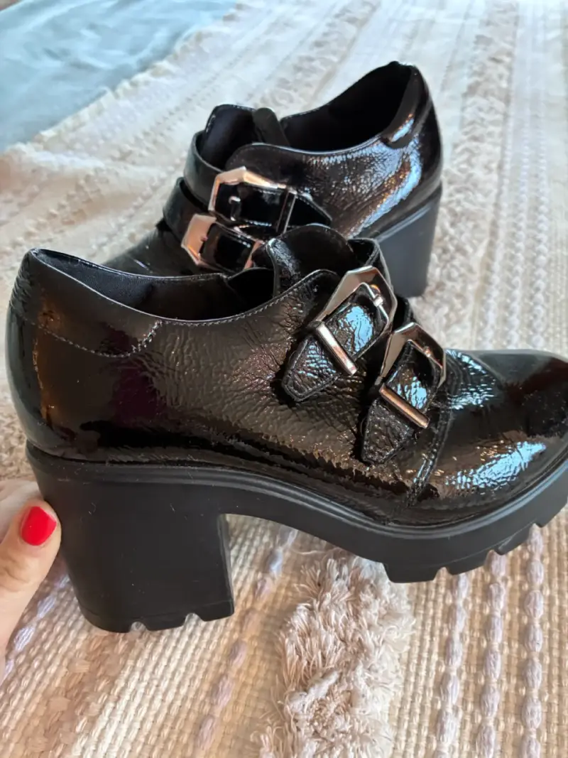 Mocasines zapato charol negro con hebillas gruesas - 4