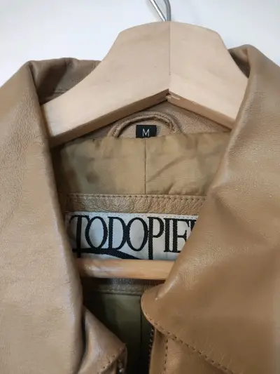 Chaqueta de cuero beige con bordados florales - miniatura 3
