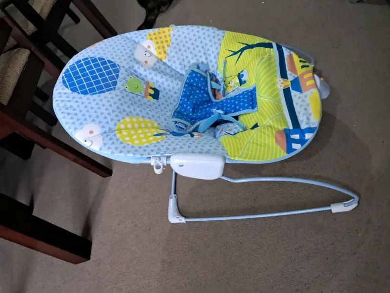 Silla mecedora para bebé con diseño colorido - 3